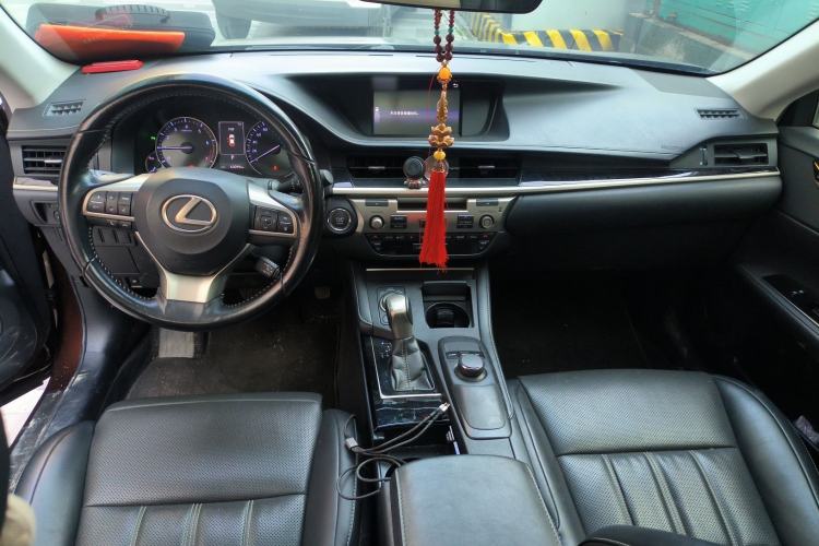 Used Lexus ES 2017 200 30th Anniversary Edition Center Console