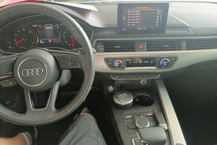 Used Audi A5 2020 Coupe 40 TFSI Fashion Edition China VI Emission Standard Center Console