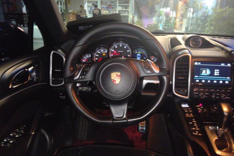 Used Porsche Cayenne 2014 Cayenne Platinum Edition 3.0T Steering Wheel