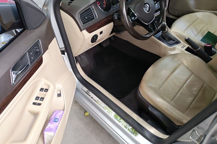 Used Volkswagen Lavida 2015 1.6L Automatic Comfort Edition
