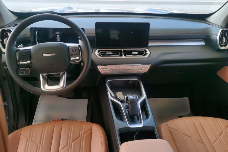 Used Haval H5 2023 2.0T Automatic All-Wheel Drive LinkedIn Gasoline Center Console