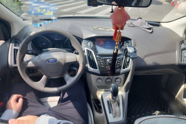 Used Ford Focus 2012 Sedan 1.6L Automatic Comfort Model Center Console