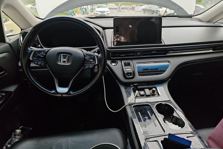 Used Honda Elysion 2022 2.0L eHEV Luxury First Edition Center Console
