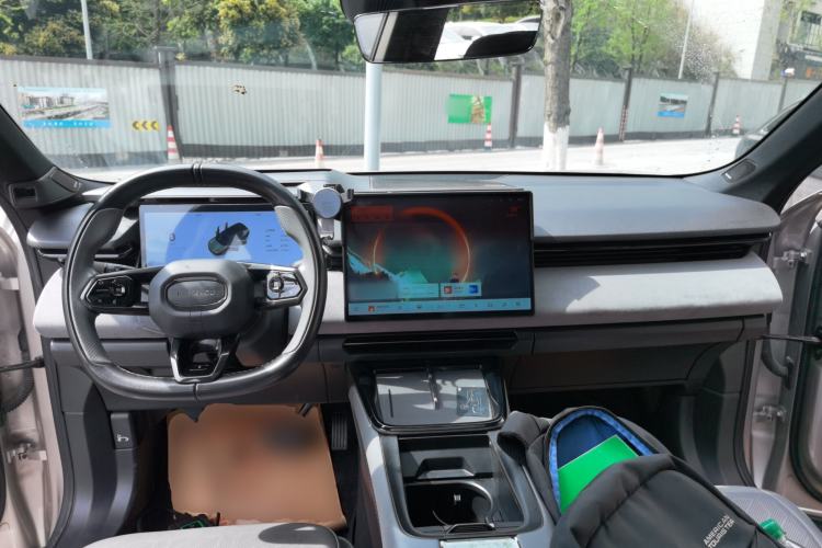 Used Lynk & Co 08 EM-P 2023 120km Long-Range Halo Center Console