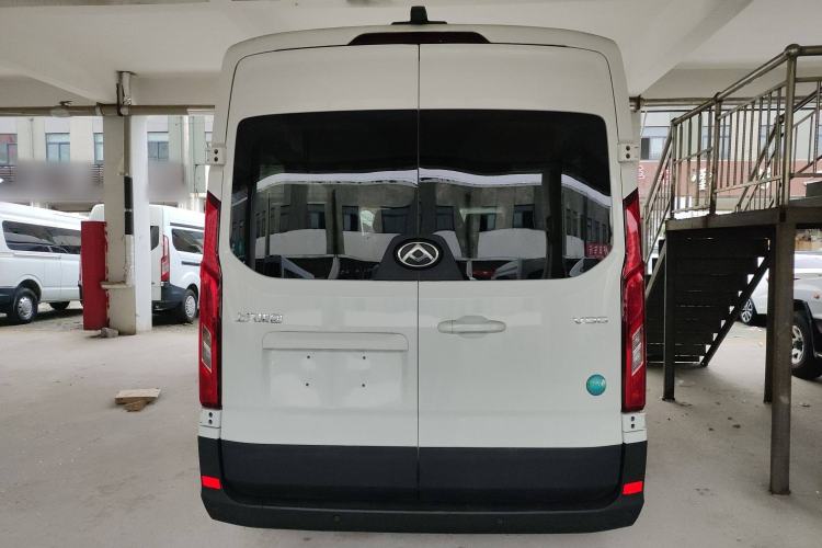 Used SAIC MAXUS Xintu V90 2022 2.0T Automatic Zhiyun King Rear-Drive Long Wheelbase High-Roof Design with Single Rear Tire—6/7 Seater
