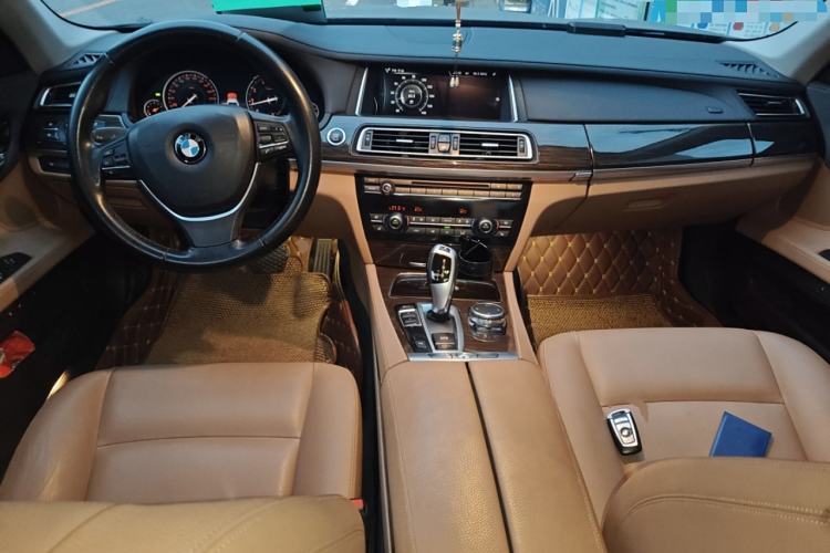 Used BMW 7 Series 2014 730Li Premium Edition Center Console