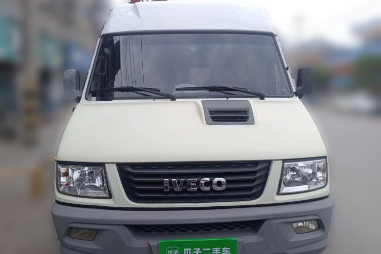 Used Iveco Daily 2017 2.5T A35 Passenger Van 5-7 Seats Model 47Z5 Front