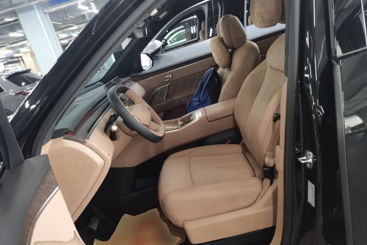 Used ONVO Luxeed L90 2025 Model—Max Six-Seater Version Left Front Seat