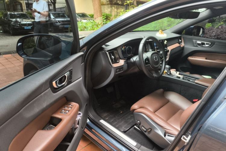 Used Volvo XC60 2021 T5 4x4 Smart Luxury Edition