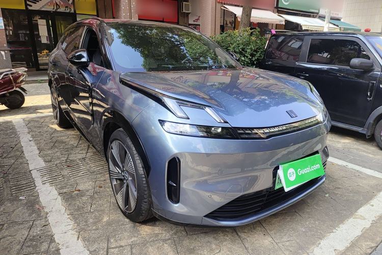 Used Lynk & Co 08 EM-P 2025 220 km All-Wheel-Drive Performance Halo
