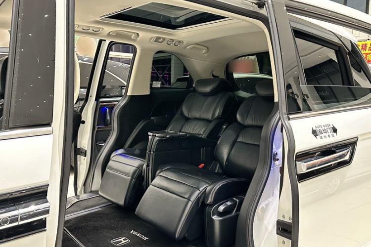 Used Honda Elysion 2016 2.4L Luxury Edition Interior 3