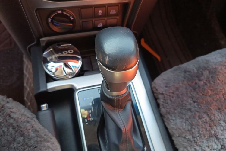 Used Toyota Prado 2019 3.5L Automatic TX-L Deluxe Edition Gear Lever