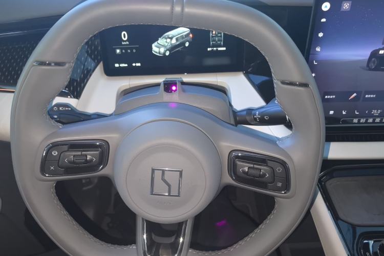 Used Zeekr 009 2024 7-Seater Walk-Through Version Four-Wheel Drive 108 kWh
