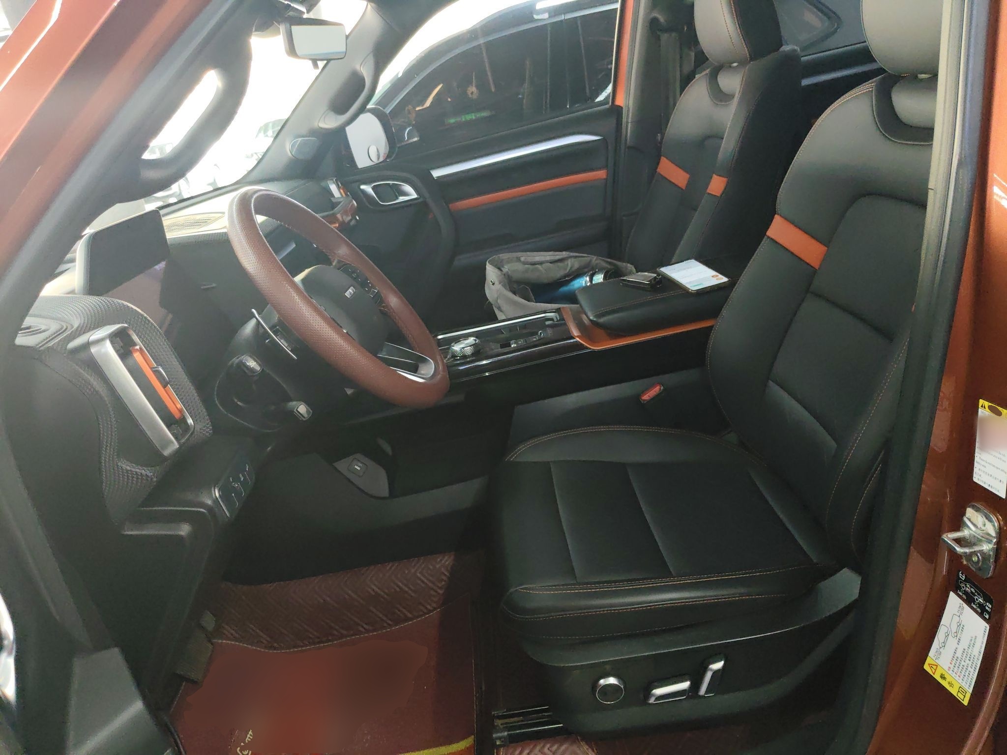 المقاعد الأمامية داخل السيارة