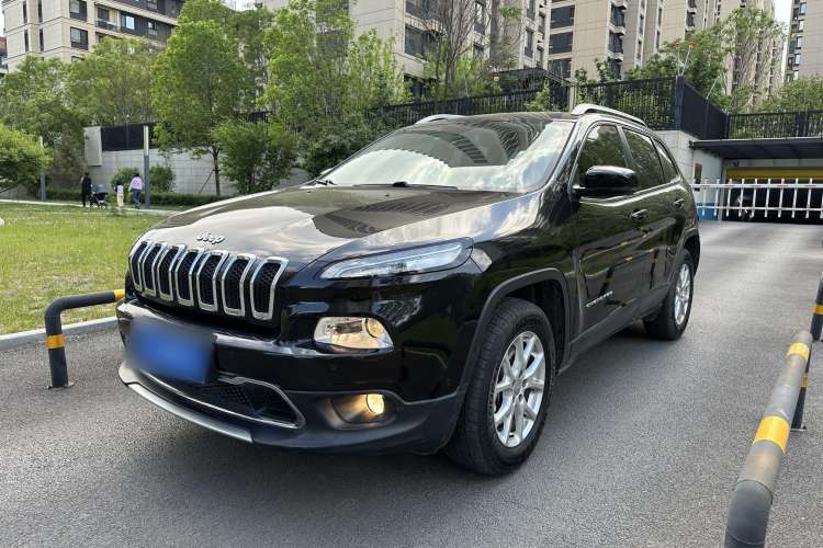 Used Jeep Cherokee 2016 2.4L Professional Smart Version