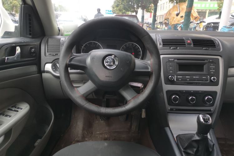 Used Skoda Octavia 2015 Classic Model 1.6L Manual Eado Version
