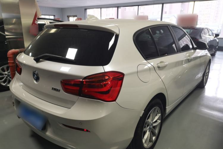 Used BMW 1 Series 2018 118i Leading Model Rear Right 45 Deg