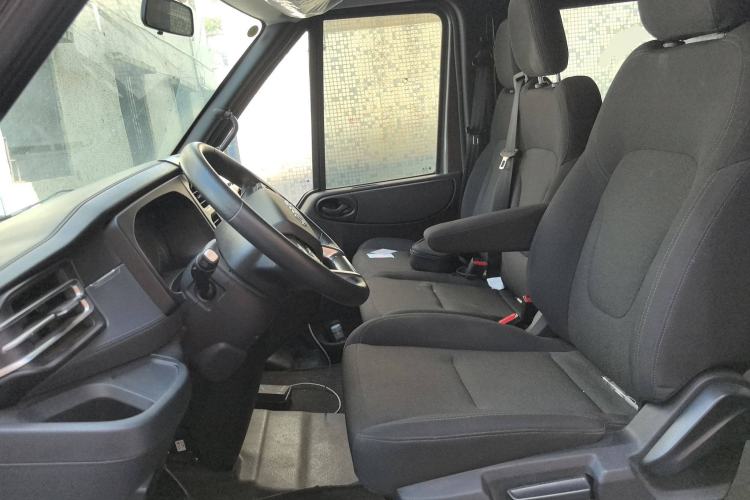 Used JMC Fushun 2023 2.0T Automatic Mid-Range Mid-Roof Commercial Multi-Purpose 7-Seater Passenger Vehicle