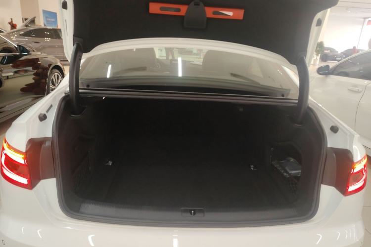 Used Audi A4L 2019 40 TFSI Fashion Edition China VI Emission Standard Trunk