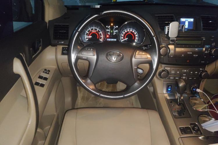 Used Toyota Highlander 2011 2.7L Two-Wheel Drive 7-Seater Luxury Edition
