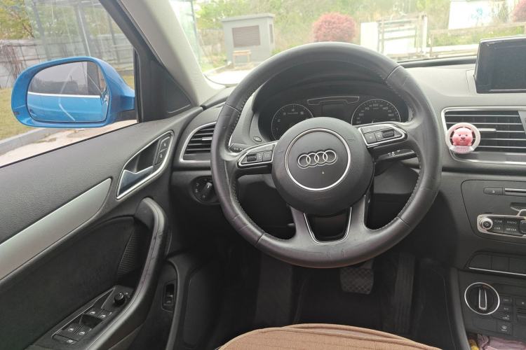 Used Audi Q3 2016 30 TFSI Fashion Model Steering Wheel