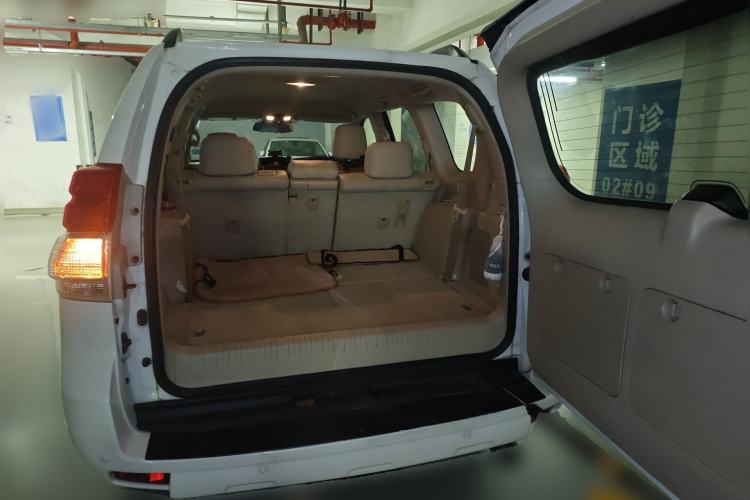 Used Toyota Prado 2010 2.7L Automatic Deluxe Edition Trunk