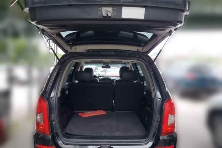 Used SsangYong Rexton W 2014 2.0T Two-Wheel Drive Elite Navigation Version with 5 Seats
