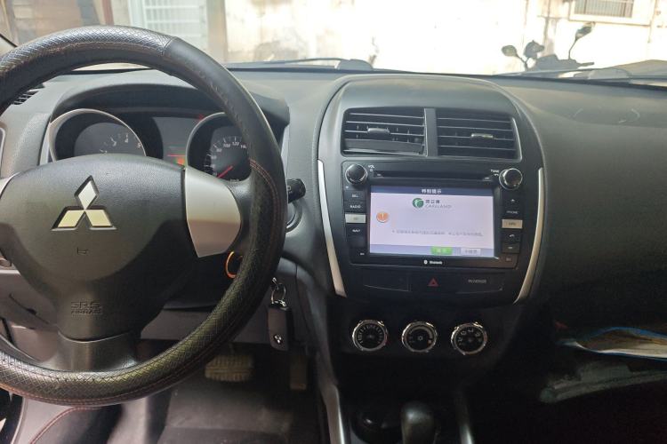 Used Mitsubishi ASX 2013 2.0L CVT Two-Wheel Drive Elite Edition Center Console