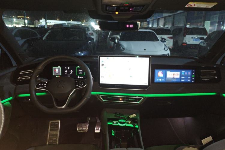 Used Volkswagen Tiguan L 2024 PRO 380TSI Four-Wheel Drive R-Line Prestige Edition Interior 2