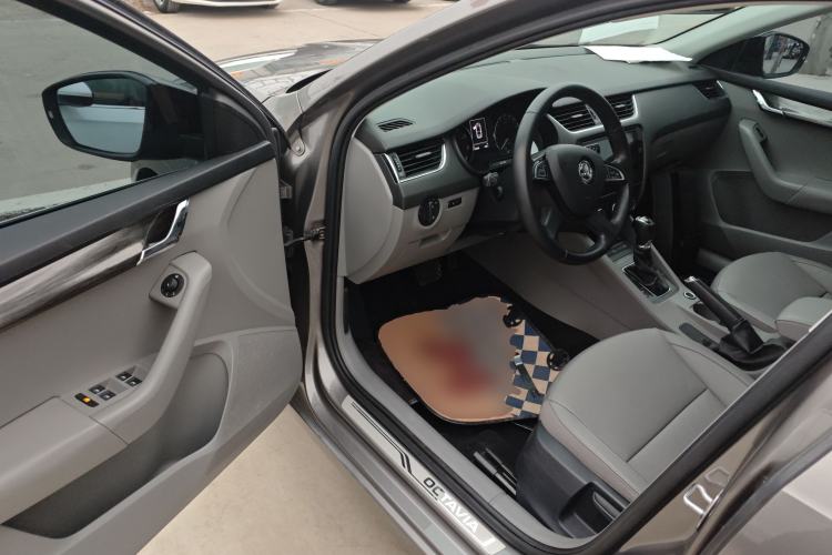 Used Skoda Octavia 2015 1.6L Automatic Yijun Edition
