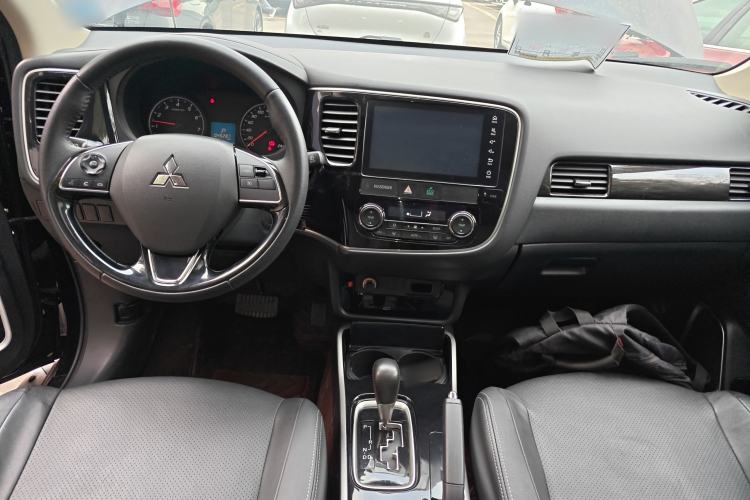 Used Mitsubishi Outlander 2018 2.0L Two-Wheel Drive Glory Edition 5 Seats
