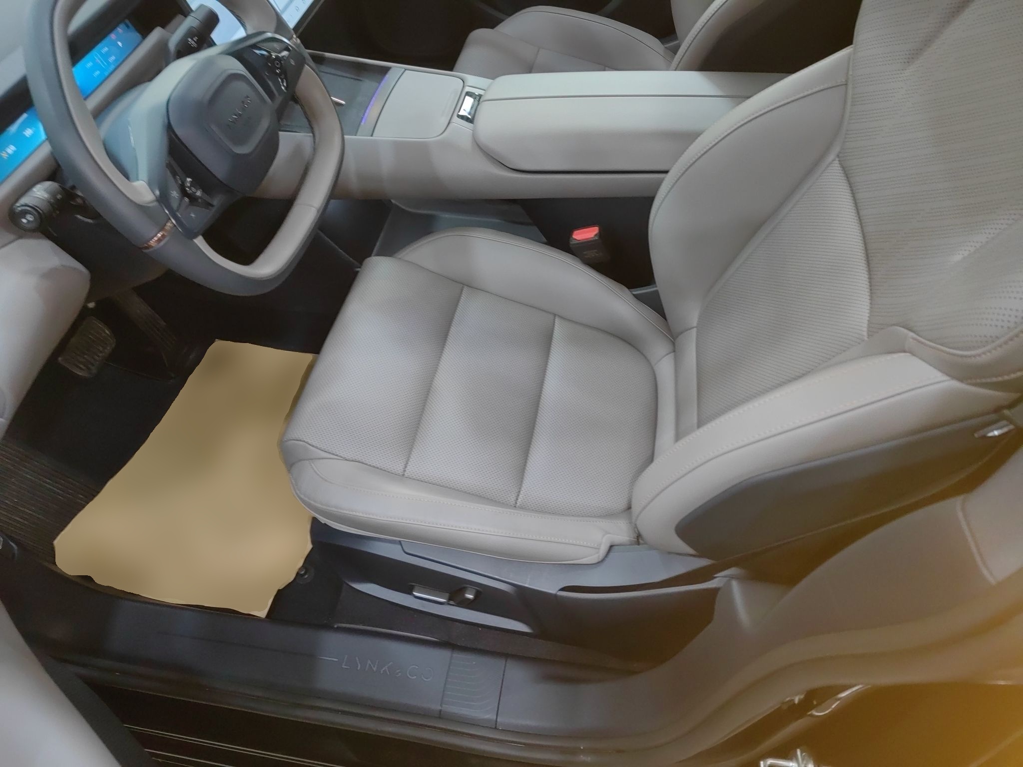 Переднее сиденье в автомобиле