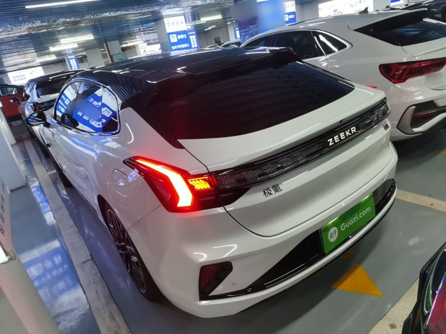 Zeekr 001 2025 YOU Edition 100 kWh All-Wheel Drive — снимка 4