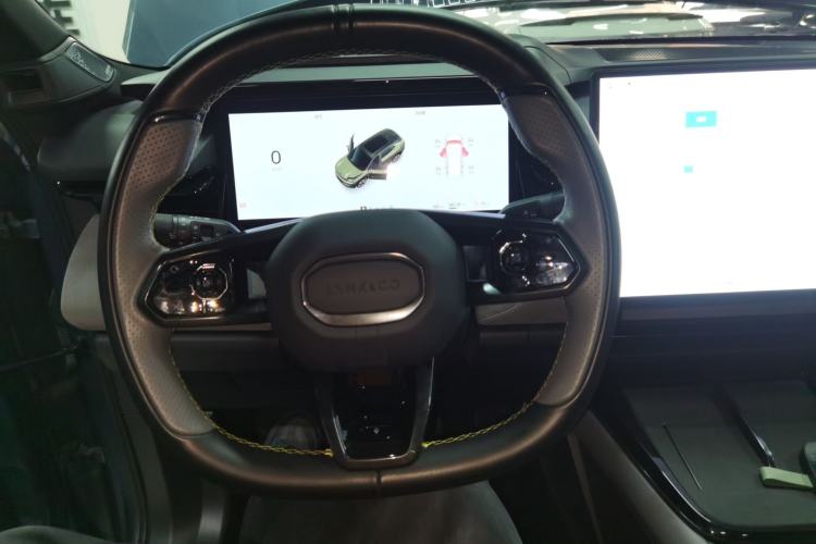 Used Lynk & Co 08 EM-P 2025 220 km All-Wheel-Drive Performance Halo