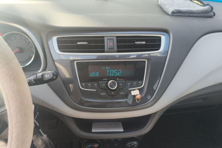 Used Chevrolet Lova RV 2016 1.5L Manual Comfort Edition Audio And AC Panel