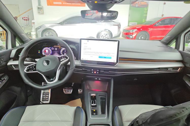 Used Volkswagen Golf 2025 300TSI R-Line
