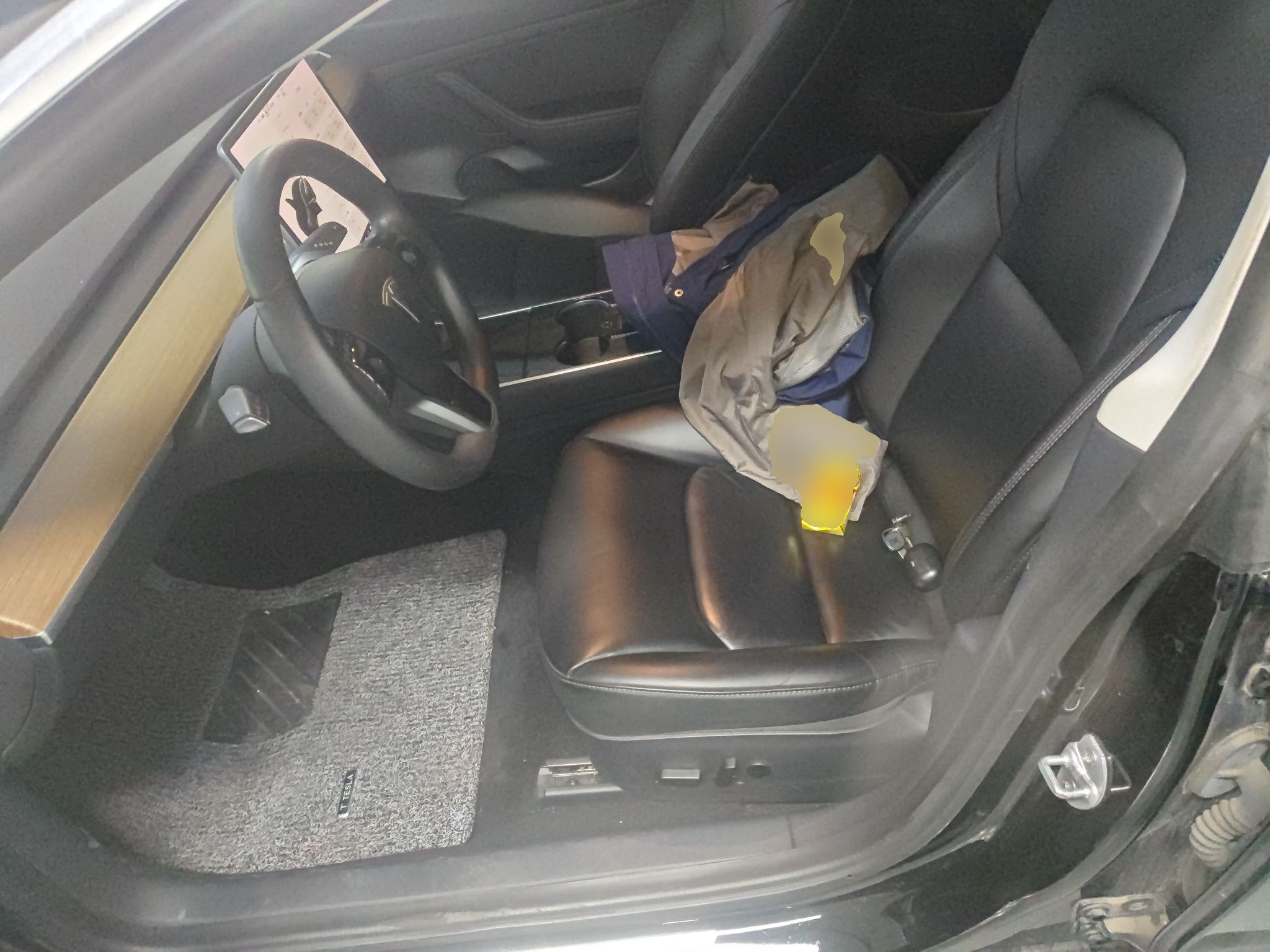 Переднее сиденье в автомобиле