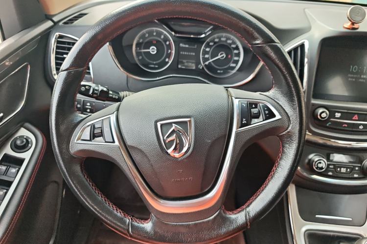 Used Baojun 560 2015 1.8L manual luxury version
