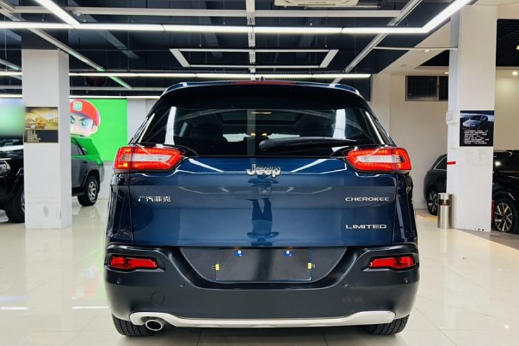 Used Jeep Cherokee 2020 2.0L Two-Wheel Drive Classic Sports Edition