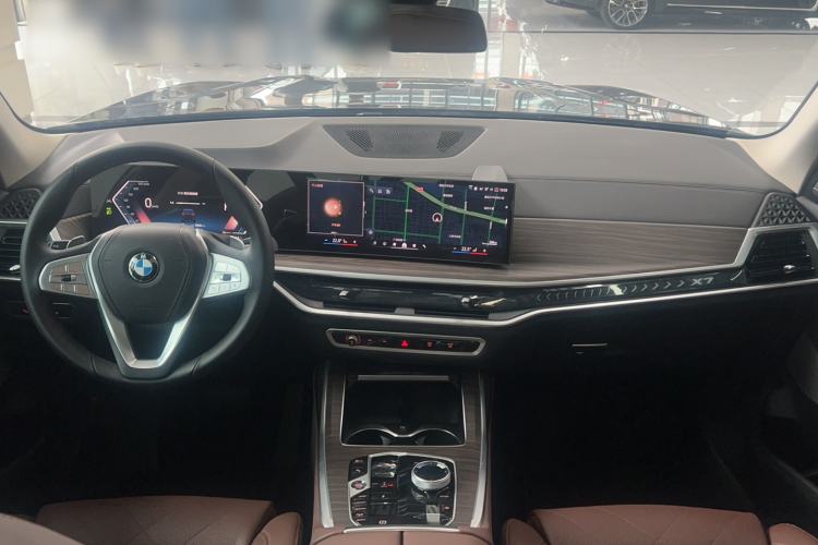 Used BMW X7 2023 xDrive40i Luxury Package with Leading Features