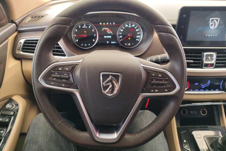 Used Baojun 730 2017 1.8L iAMT Luxury Version 7-Seater
