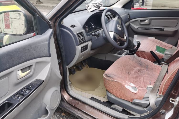 Used BAIC Weiwang M20 2014 1.5L Basic Version BJ415B Driver Seat