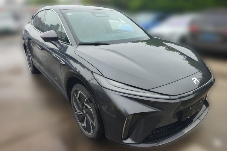 Used Rising R7 2022 Long-Range Advanced Edition Front Right 45 Deg