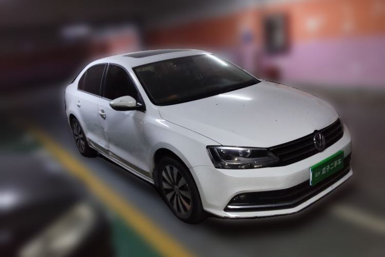 Used Volkswagen Sagitar 2015 1.6L Automatic Comfort Model Front Right 45 Deg