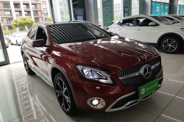 Used Mercedes-Benz GLA 2017 GLA 220 4MATIC Fashion Model Front Right 45 Deg