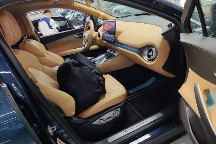 Used Denza N8 2023 Four-Wheel Drive Ultra-Hybrid Flagship Six-Seater Version
