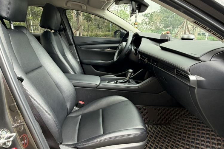 Used Mazda 3 Axela 2020 1.5L Automatic ZhiMei Edition Interior 5