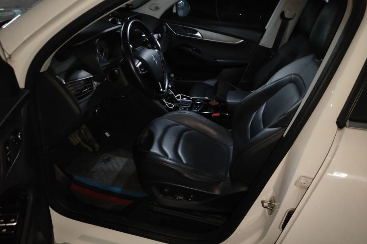 Used BORGWARD BX5 2017 20TGDI Automatic Two-Wheel Drive Pioneer Edition Driver Seat