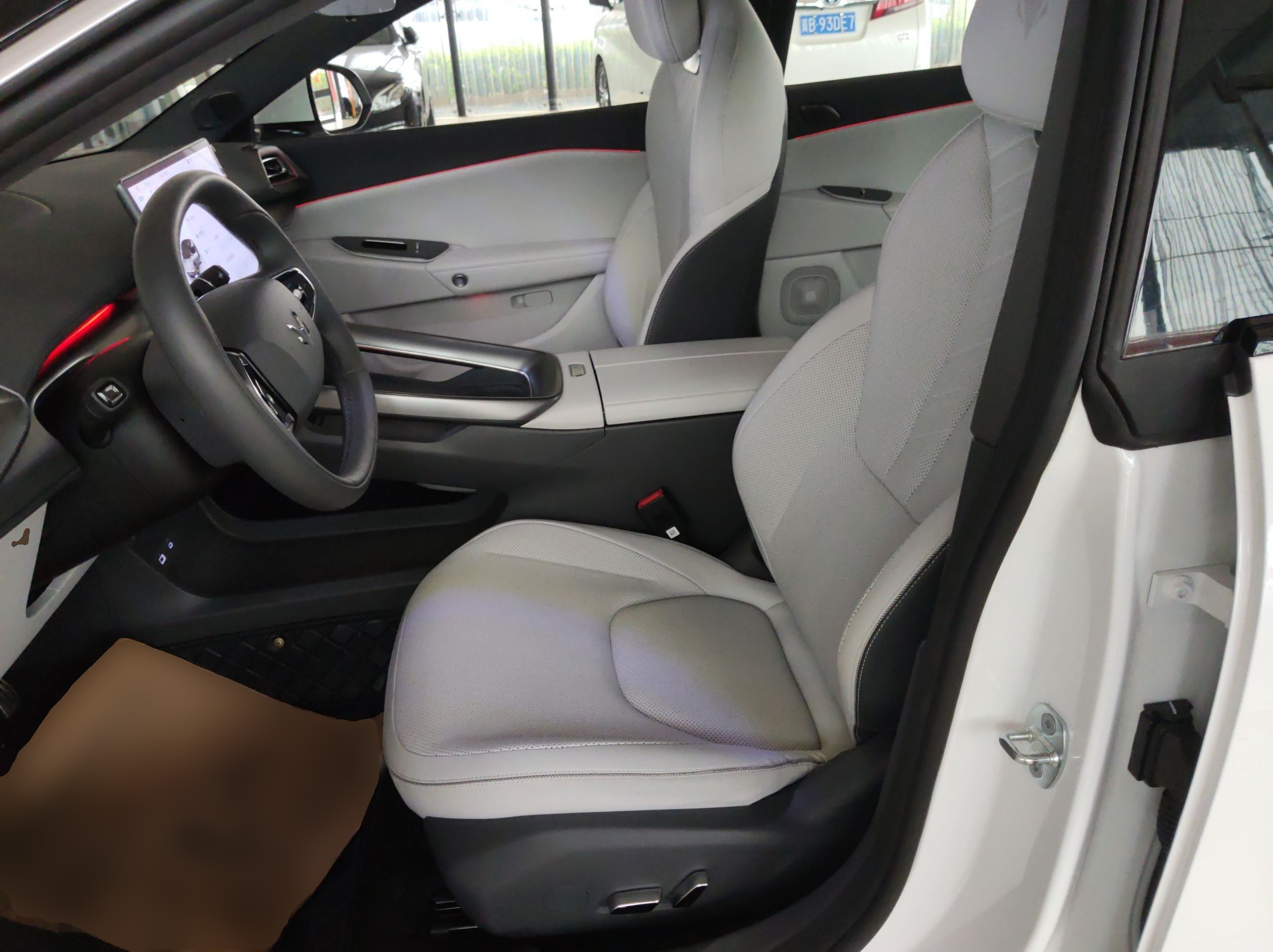 Переднее сиденье в автомобиле