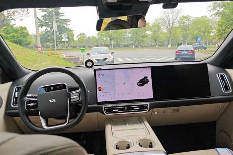 Used Li Auto L8 2024 Pro Model Center Console